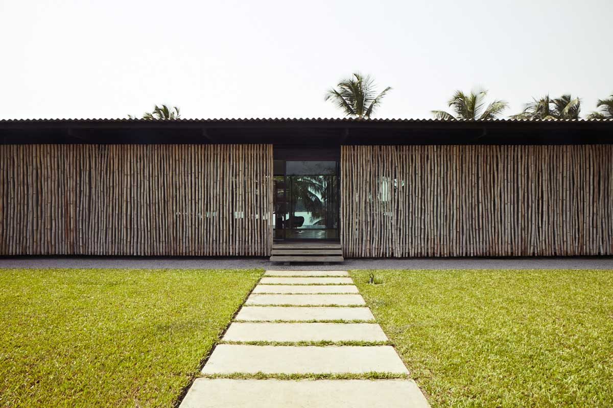Bambou-Pavilion---Main-entrance-made-of-a-bamboo-wall-fence